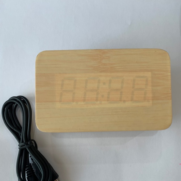 VST-863-5 часы электронные (синие цифры) корпус под светлое дерево, кабель с USB   оптом